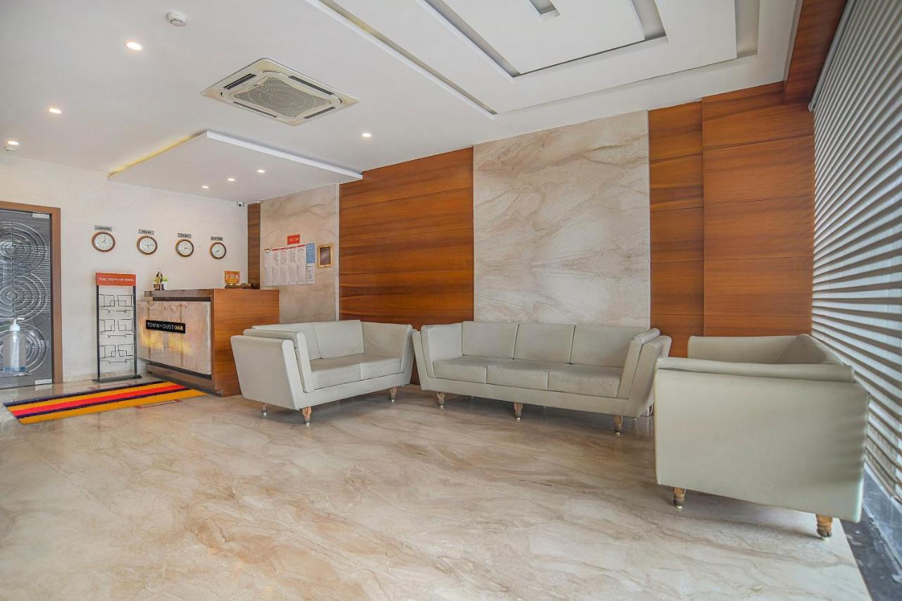 Vaccinated Staff- Townhouse Oak Hotel Silvotel Indore Exterior photo